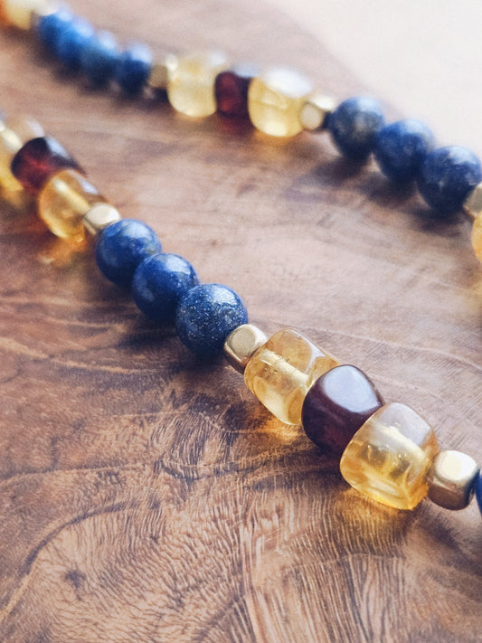 Naszyjnik z Kamieni Naturalnych: Lapis Lazuli, Bursztyn i Złoty Hematyt z Zawieszką „A co jeśli się uda?”