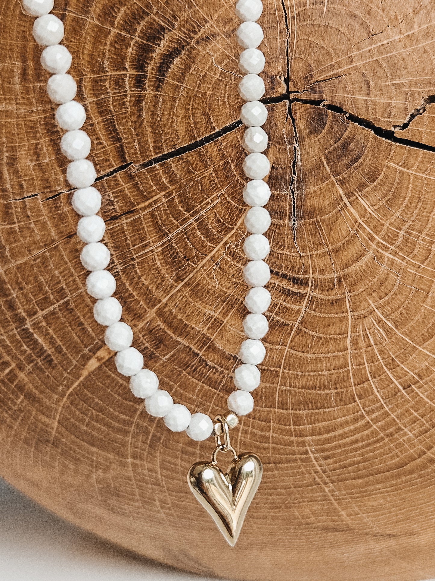 Collar Piedra de Río con Corazón fabricado en acero quirúrgico