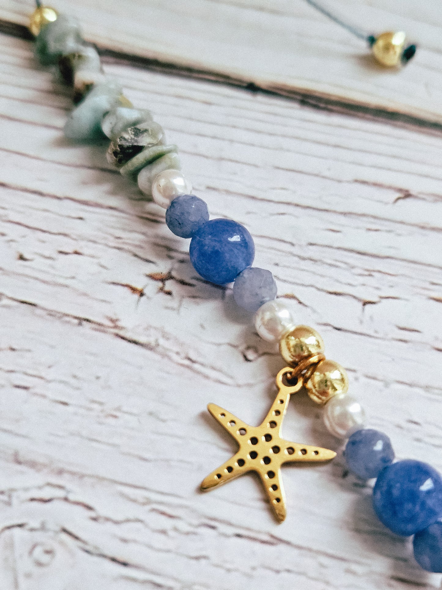 Collar de Piedras Naturales: Larimar, Perla, Cianita, Aventurina y Hematita con Colgantes de Mar - Vieira, Estrella de Mar, Tortuga y Caballito de Mar