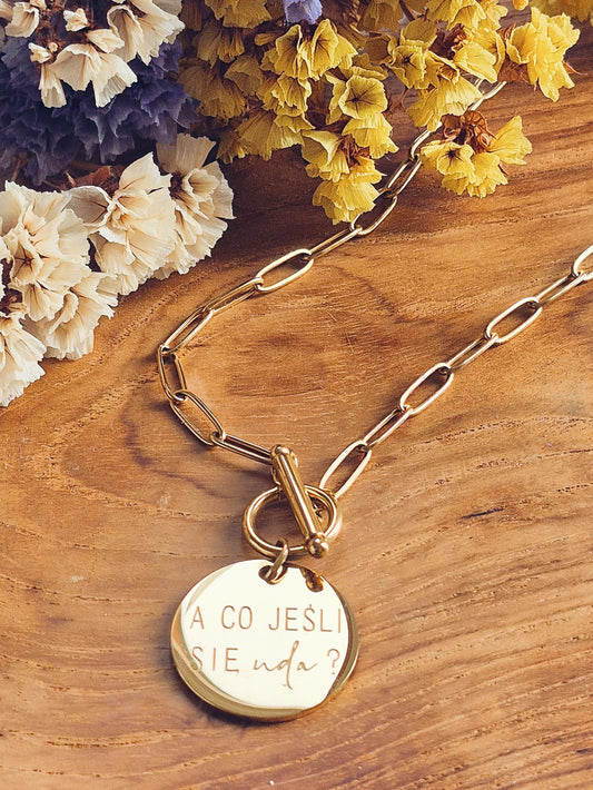 Złoty naszyjnik na łańcuszku agrafkowym oraz autorską zawieszką` "A co jeśli się uda?"