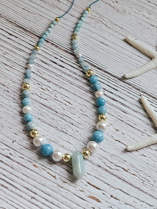 Collar de Piedras Naturales: Aguamarina, Perlas, Larimar y Hematites con Colgante de Aguamarina