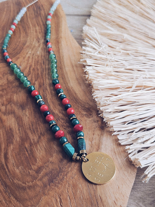 Naszyjnik z Kamieni Naturalnych: Malachit, Czerwony Koral, Awenturyn, Zielony Jadeit i Złoty Hematyt z Zawieszką „A co jeśli się uda?”